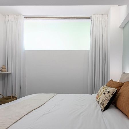 Phaedrus Living: City Center Luxury Flat Loukianou Atene Esterno foto