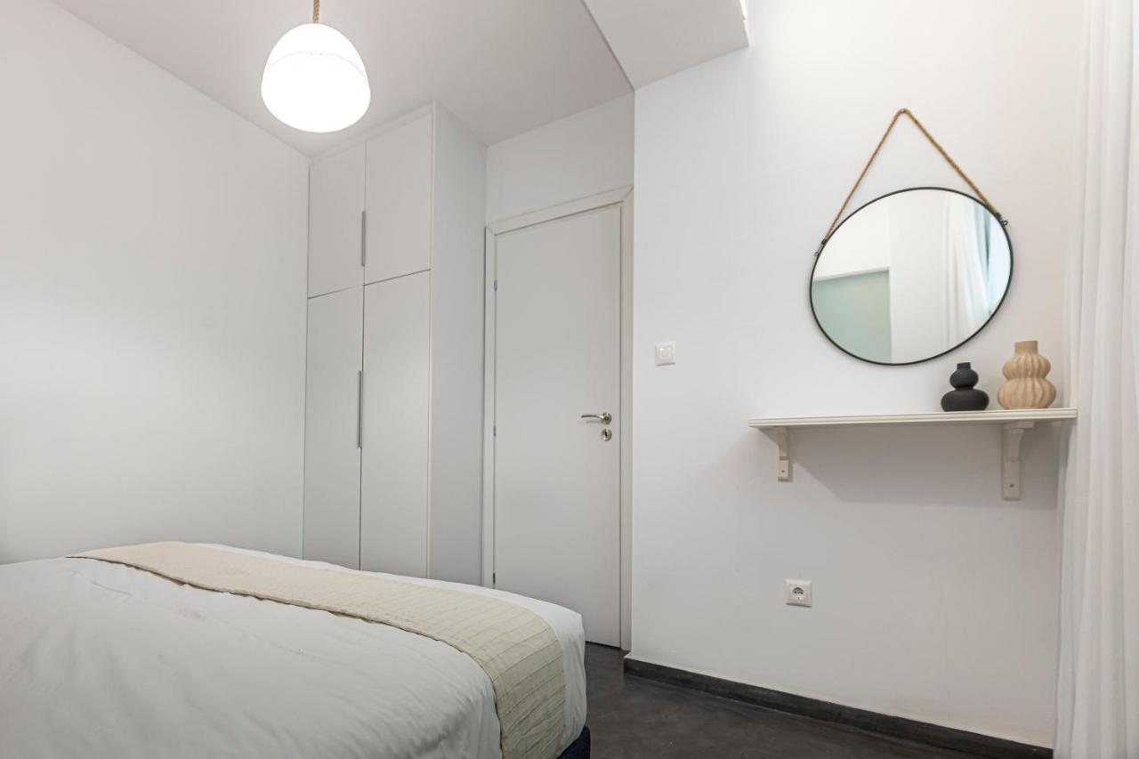 Phaedrus Living: City Center Luxury Flat Loukianou Atene Esterno foto