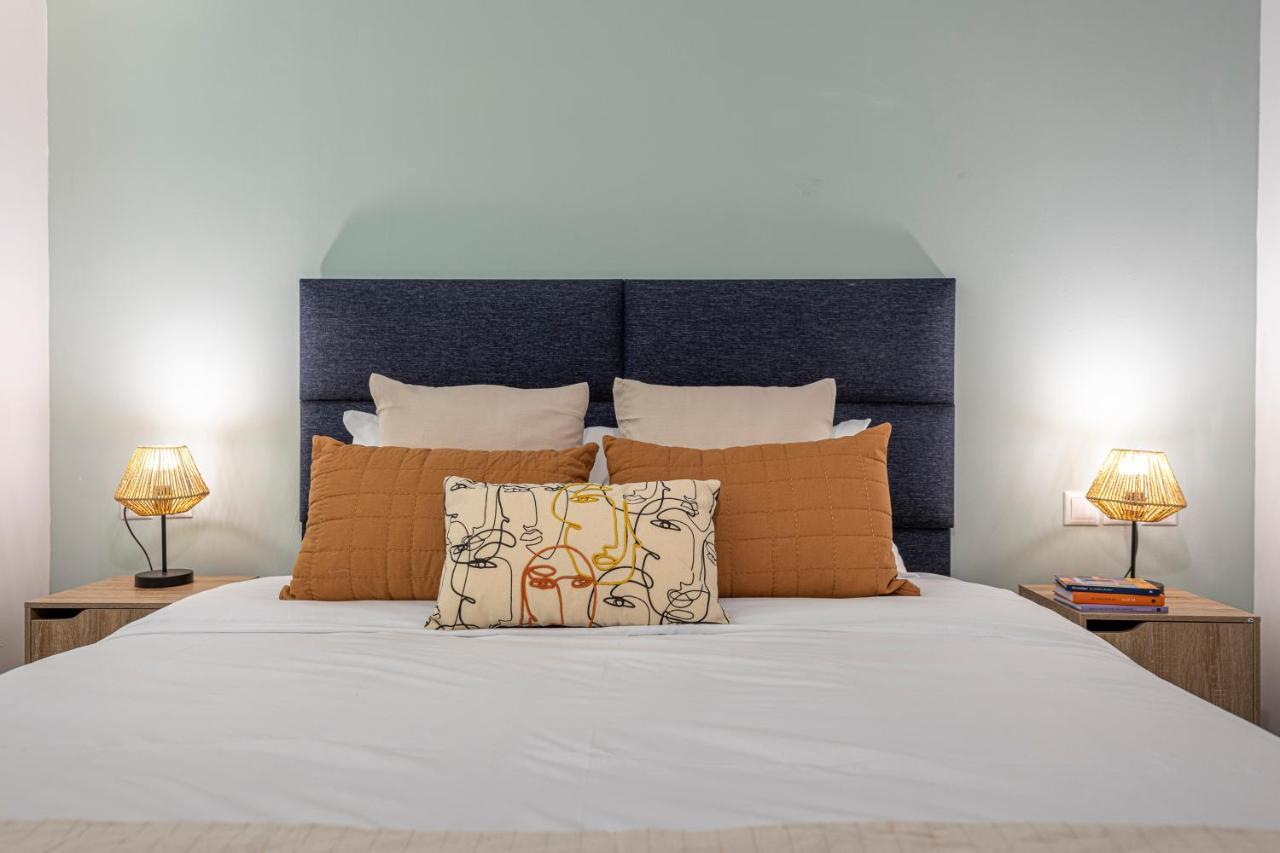 Phaedrus Living: City Center Luxury Flat Loukianou Atene Esterno foto