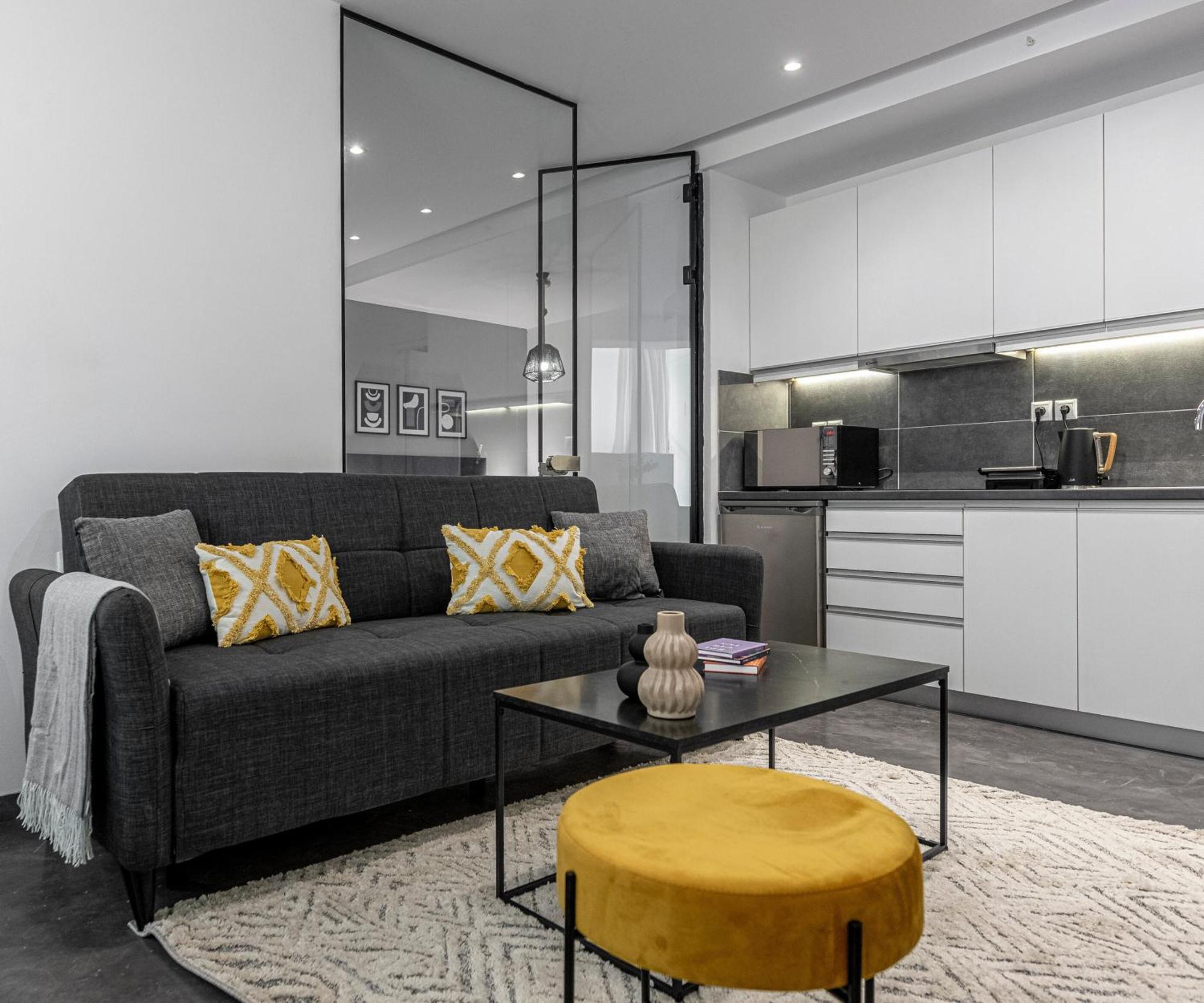 Phaedrus Living: City Center Luxury Flat Loukianou Atene Esterno foto